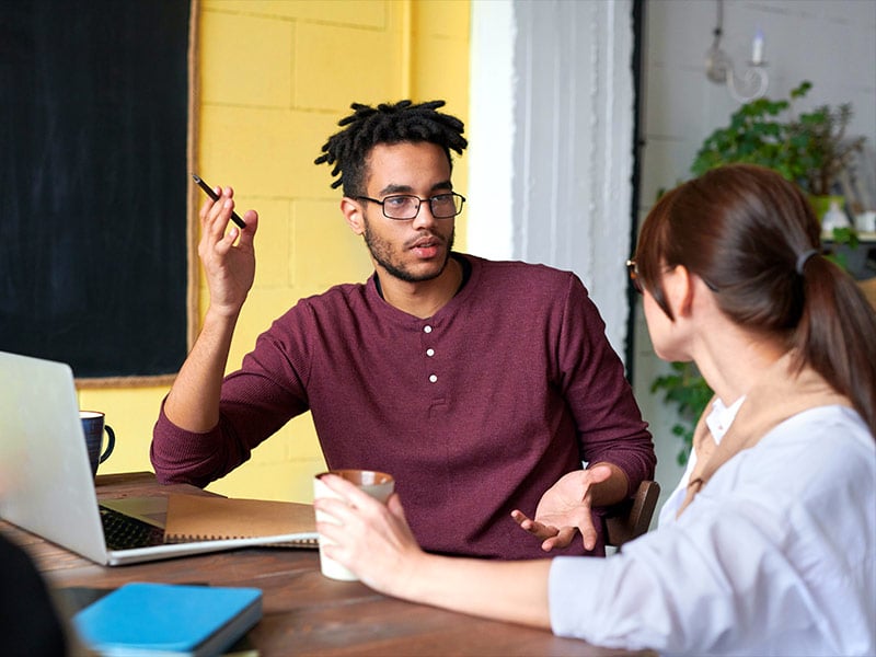 Honor professionals sit at table and discuss a solution